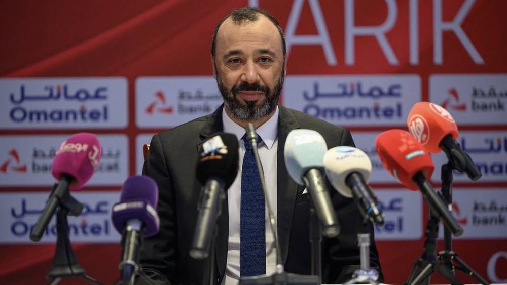 سليمان بن حمود: “نحن محظوظون بالسكتيوي”.. كواليس اتفاق “سري” لنقل الجينات المغربية إلى الكرة العمانية