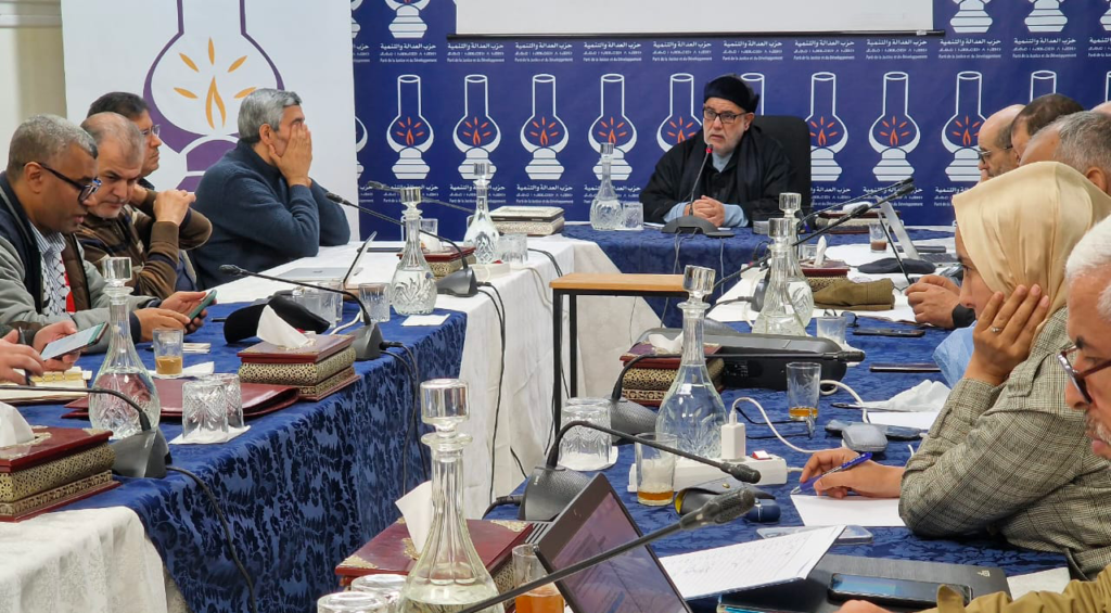 “العدالة والتنمية” تلتزم بمحاربة الرقابة وتحذر من الترويج الأناني لنتائج الانتخابات