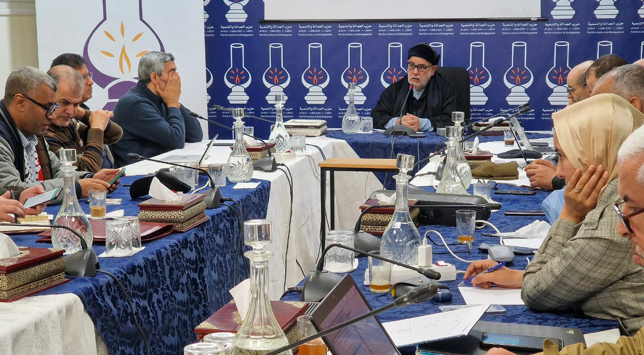 “العدالة والتنمية” تلتزم بمحاربة الرقابة وتحذر من الترويج الأناني لنتائج الانتخابات